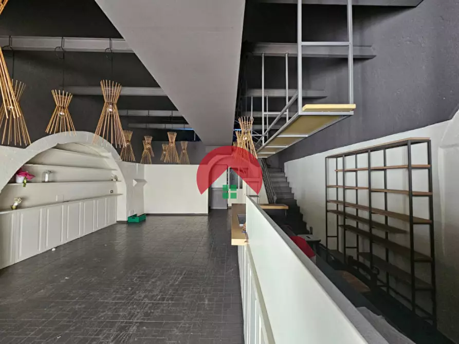 Immagine 20 di Attività commerciale in affitto  a Matera