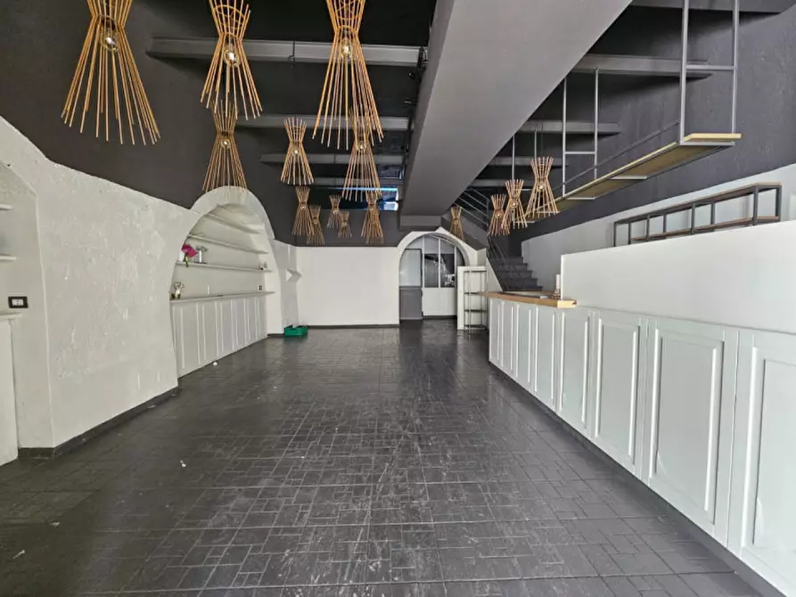 Immagine 21 di Attività commerciale in affitto  a Matera