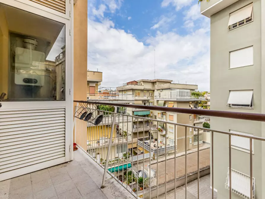 Immagine 6 di Appartamento in vendita  in Via Edoardo Jenner a Roma