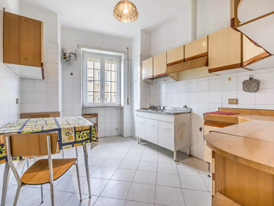 Immagine 20 di Appartamento in vendita  in Via Edoardo Jenner a Roma