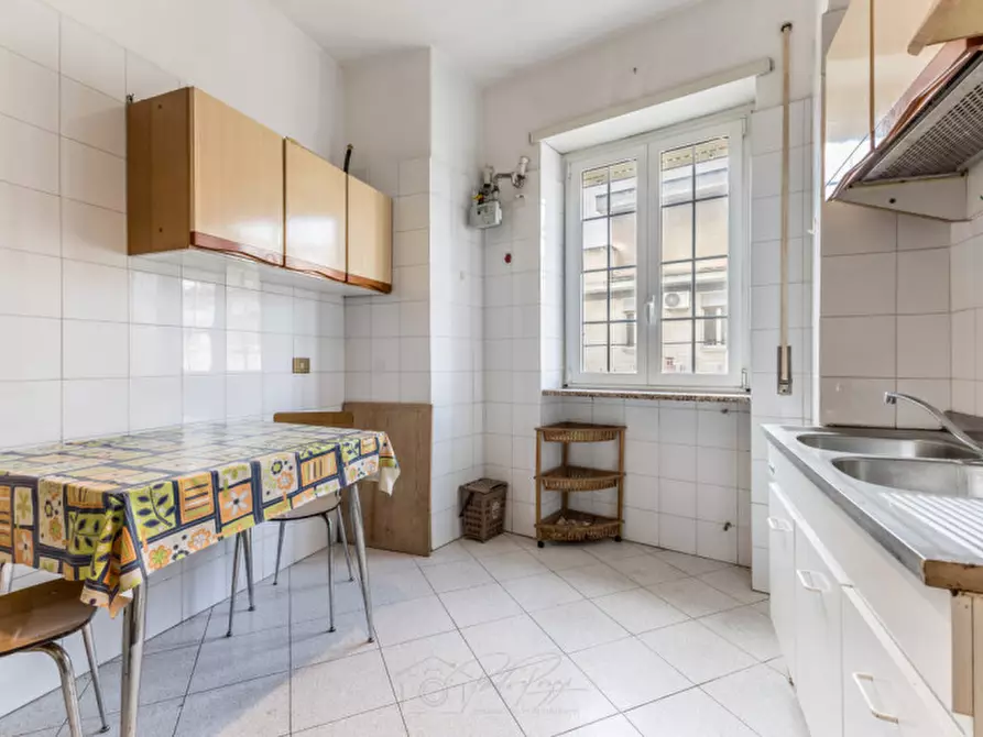 Immagine 21 di Appartamento in vendita  in Via Edoardo Jenner a Roma