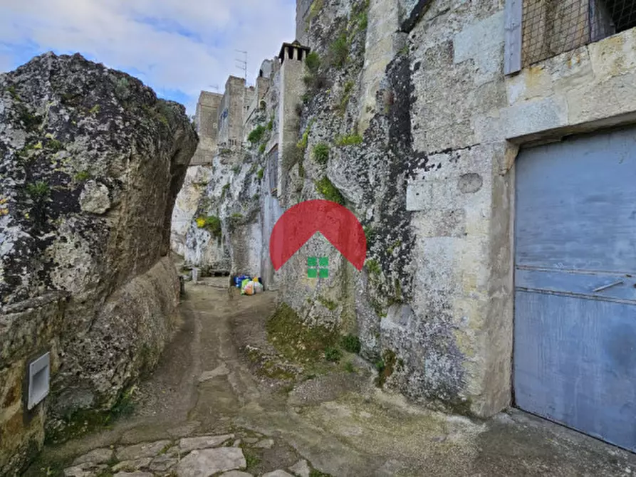 Immagine 1 di Magazzino in vendita  a Matera