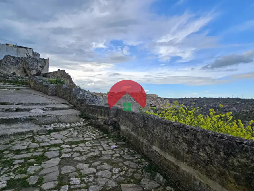 Immagine 2 di Magazzino in vendita  a Matera