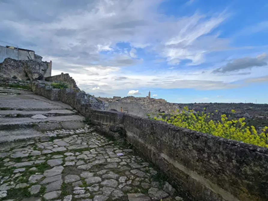 Immagine 3 di Magazzino in vendita  a Matera