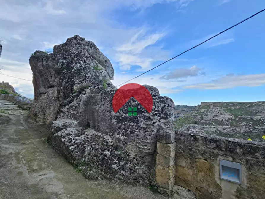 Immagine 3 di Magazzino in vendita  a Matera