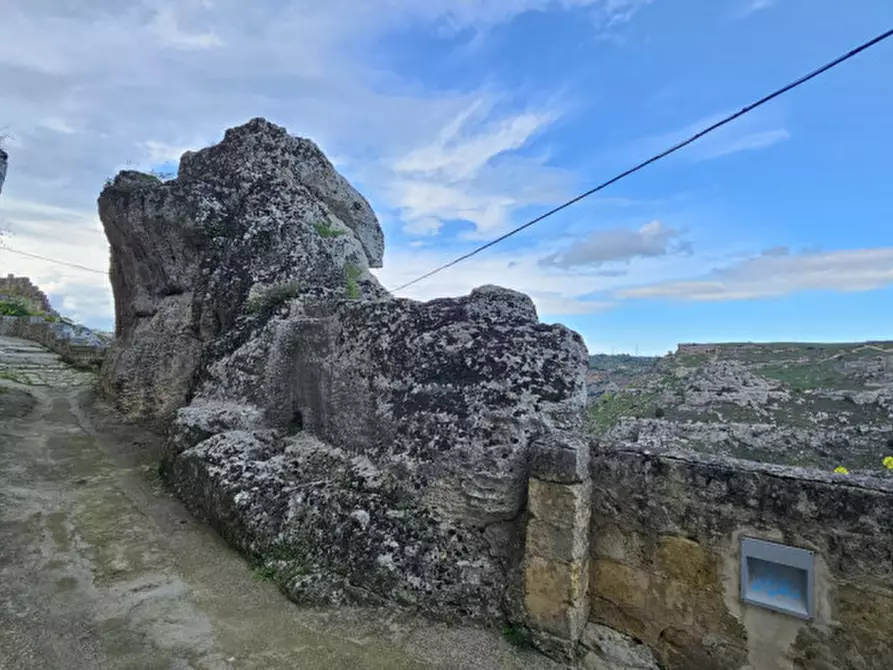 Immagine 4 di Magazzino in vendita  a Matera