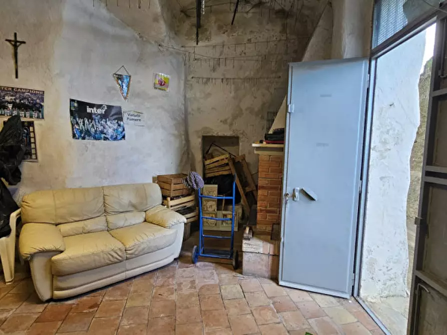 Immagine 5 di Magazzino in vendita  a Matera