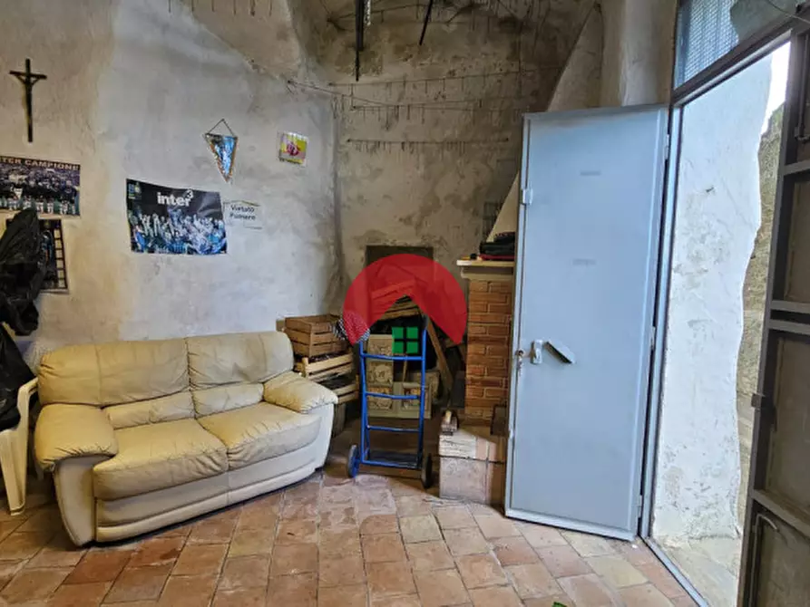 Immagine 5 di Magazzino in vendita  a Matera