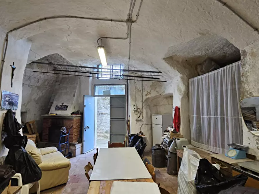 Immagine 7 di Magazzino in vendita  a Matera