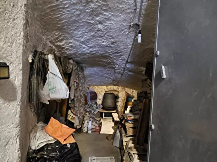 Immagine 8 di Magazzino in vendita  a Matera