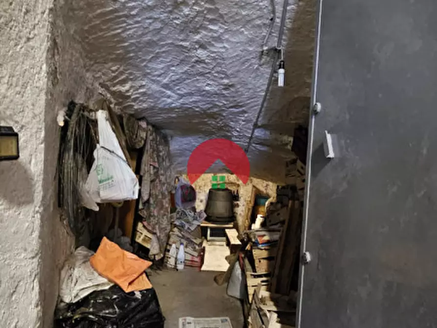 Immagine 8 di Magazzino in vendita  a Matera