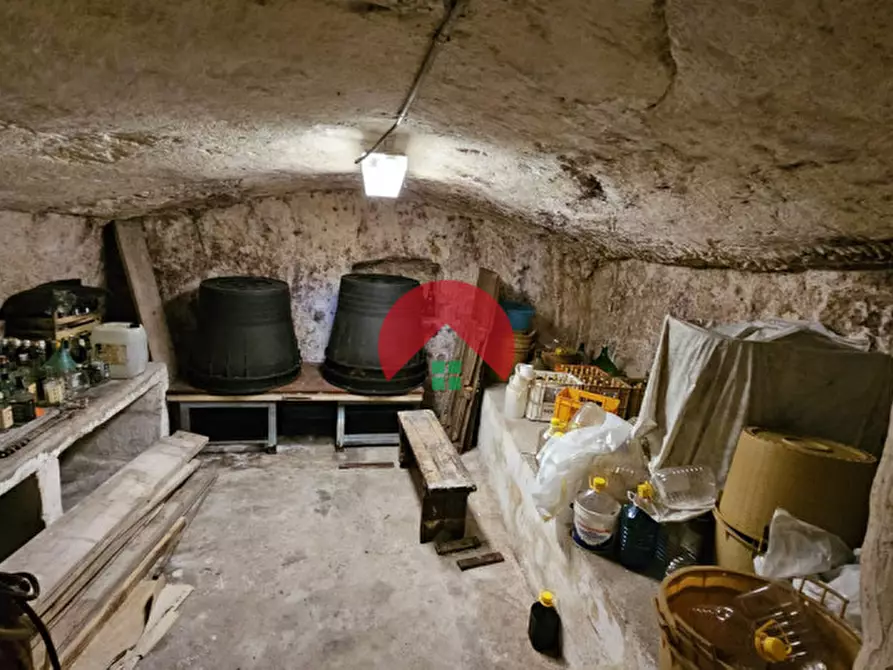 Immagine 9 di Magazzino in vendita  a Matera