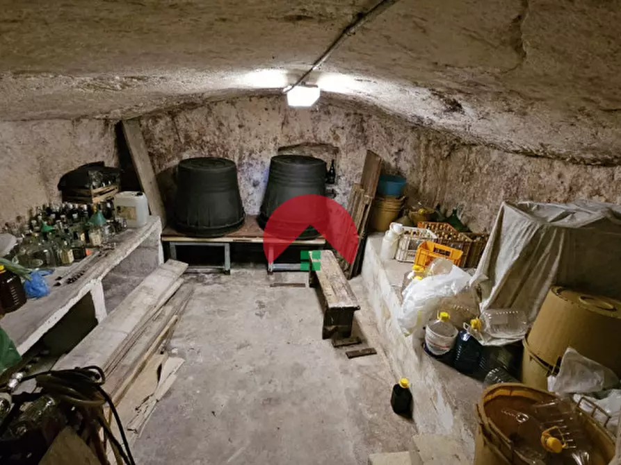 Immagine 10 di Magazzino in vendita  a Matera