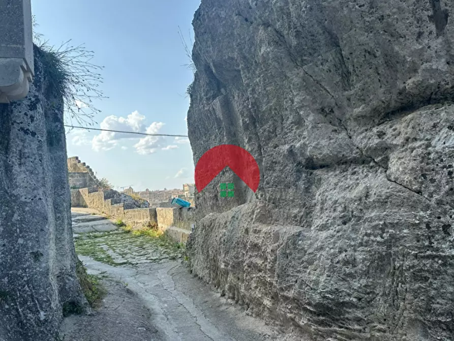 Immagine 11 di Magazzino in vendita  a Matera