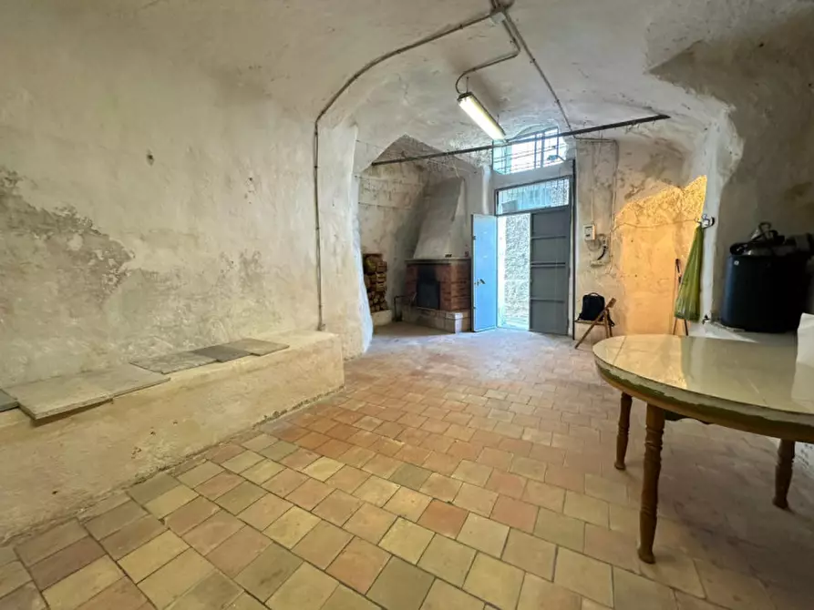 Immagine 13 di Magazzino in vendita  a Matera