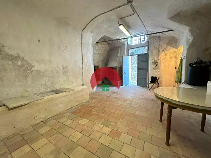 Immagine 13 di Magazzino in vendita  a Matera