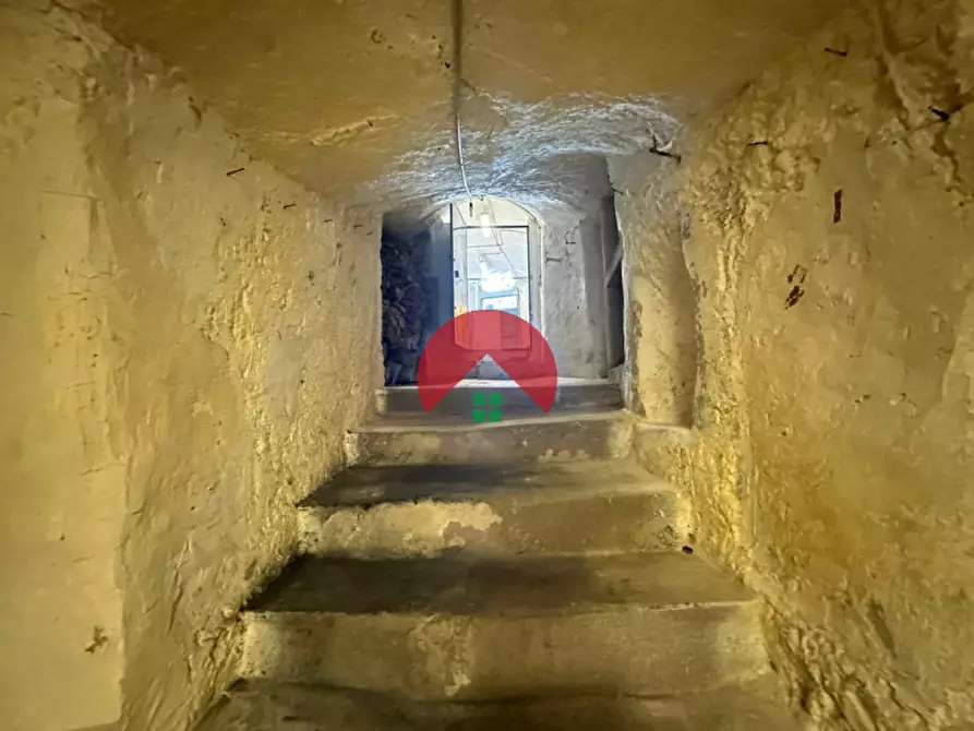 Immagine 15 di Magazzino in vendita  a Matera