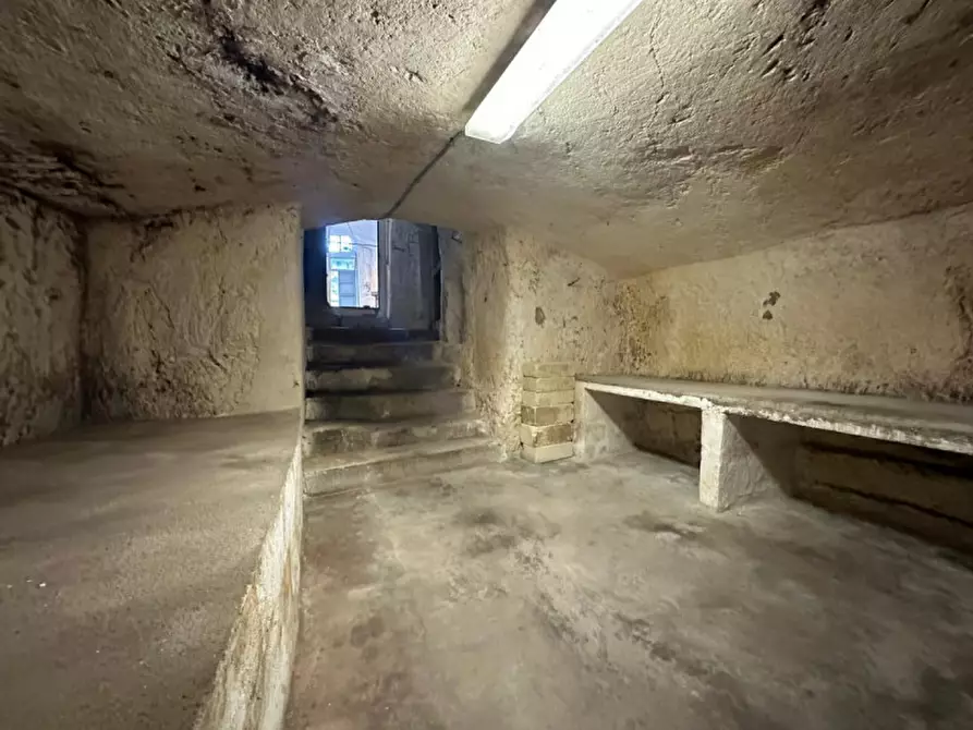 Immagine 16 di Magazzino in vendita  a Matera