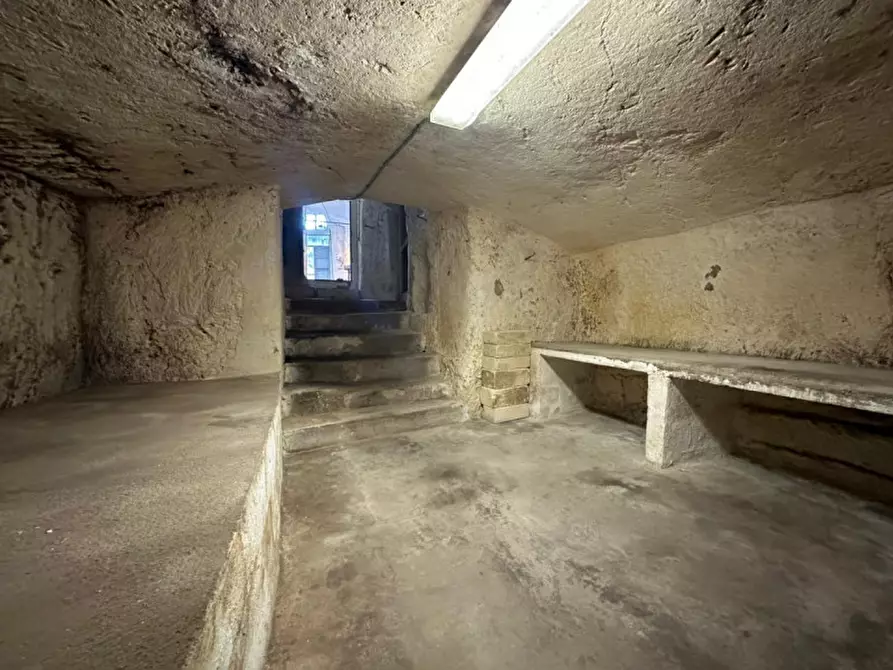 Immagine 17 di Magazzino in vendita  a Matera