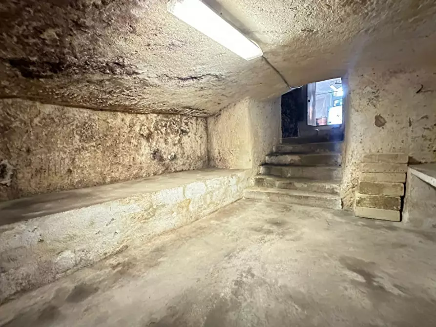 Immagine 18 di Magazzino in vendita  a Matera