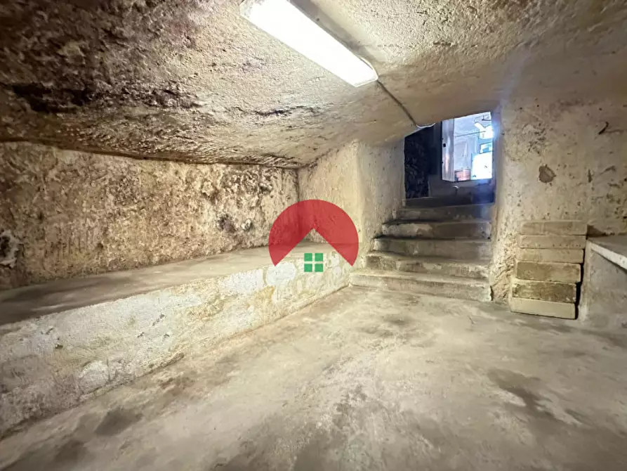 Immagine 18 di Magazzino in vendita  a Matera