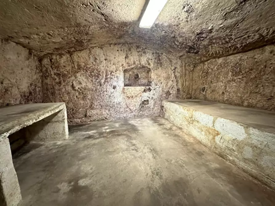 Immagine 19 di Magazzino in vendita  a Matera