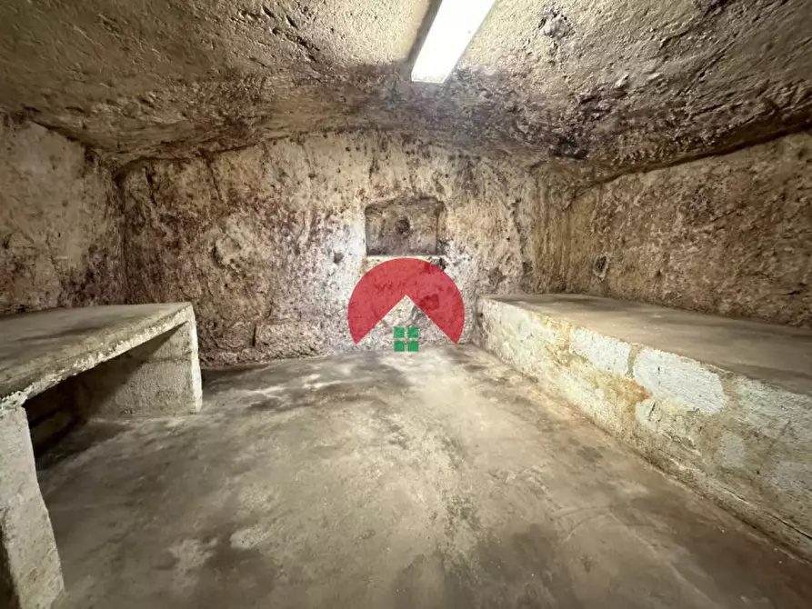 Immagine 19 di Magazzino in vendita  a Matera