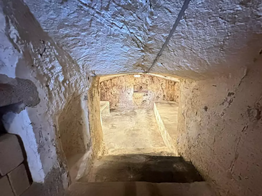 Immagine 20 di Magazzino in vendita  a Matera