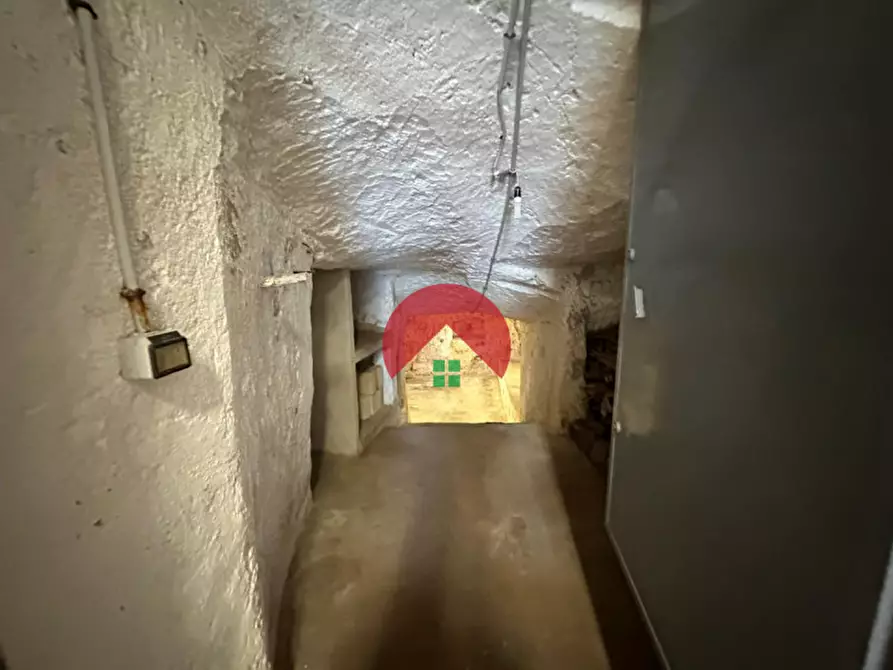 Immagine 21 di Magazzino in vendita  a Matera