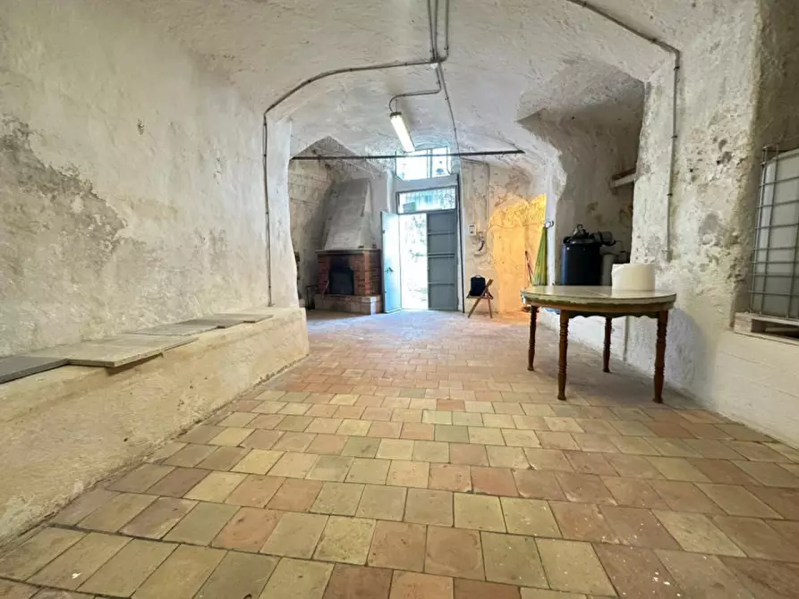 Immagine 22 di Magazzino in vendita  a Matera