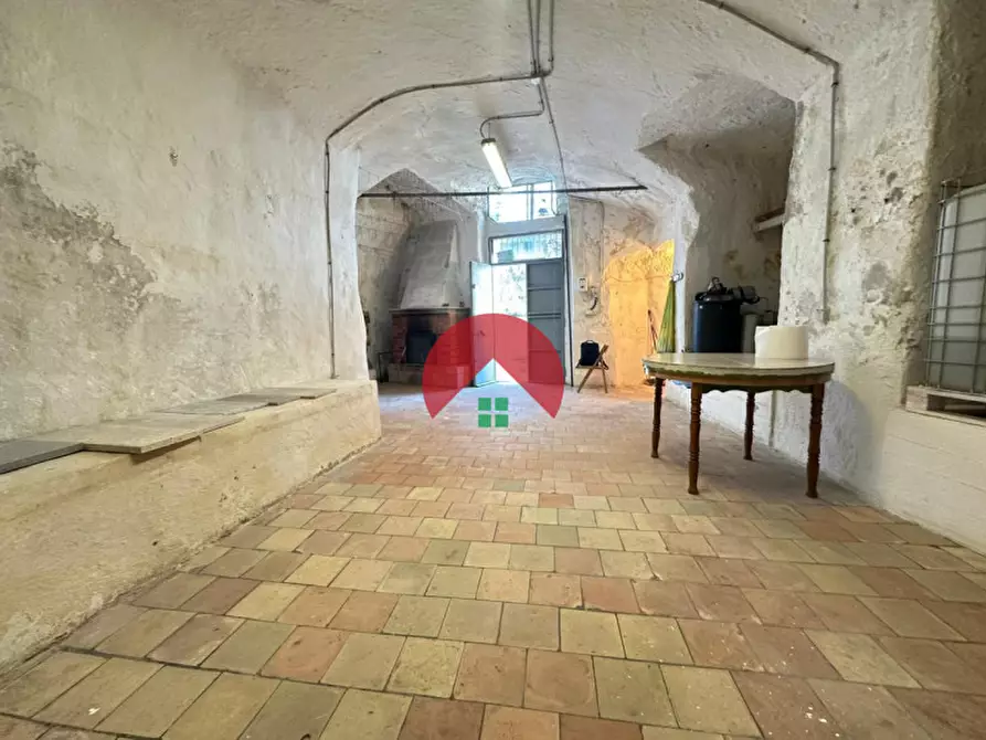 Immagine 22 di Magazzino in vendita  a Matera