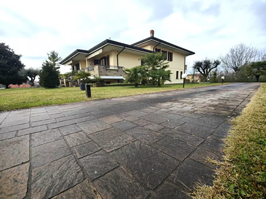 Immagine 2 di Villa in vendita  a Padova