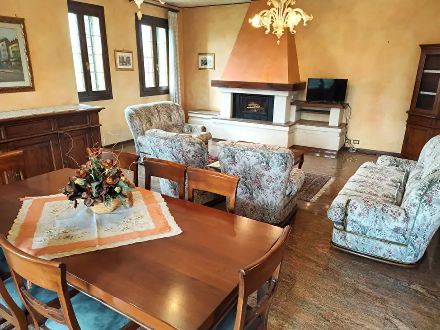 Immagine 4 di Villa in vendita  a Padova
