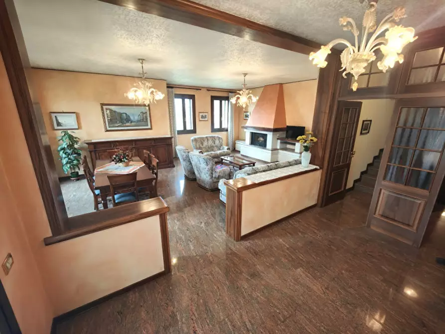 Immagine 6 di Villa in vendita  a Padova