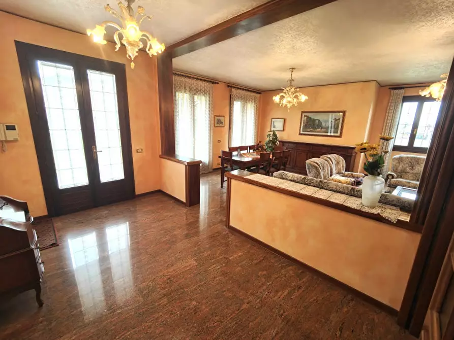 Immagine 7 di Villa in vendita  a Padova