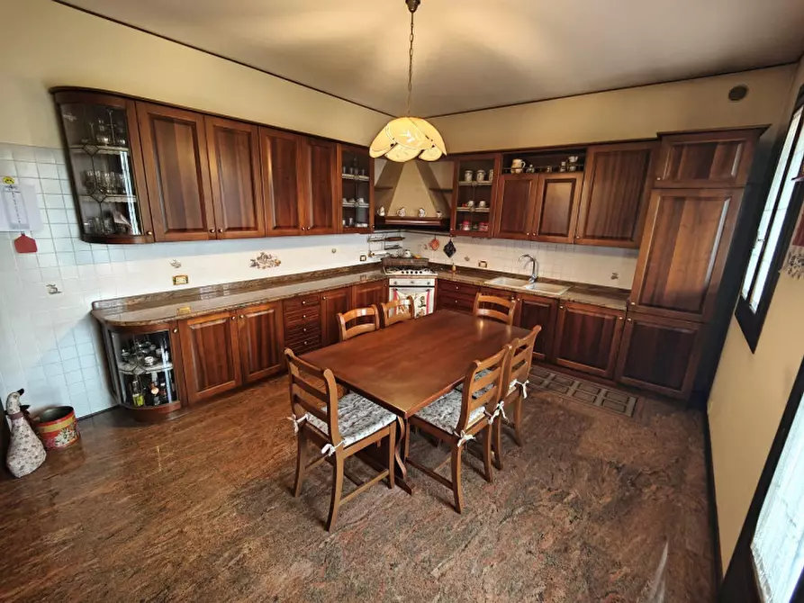 Immagine 8 di Villa in vendita  a Padova