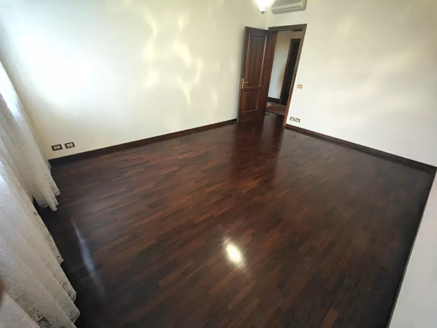 Immagine 13 di Villa in vendita  a Padova