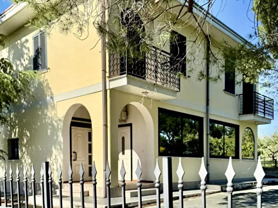 Immagine 2 di Villa in vendita  a Manoppello