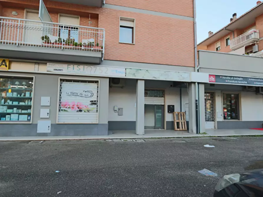 Immagine 2 di Negozio in vendita  in Via Francesco Palmegiani, 55 a Rieti