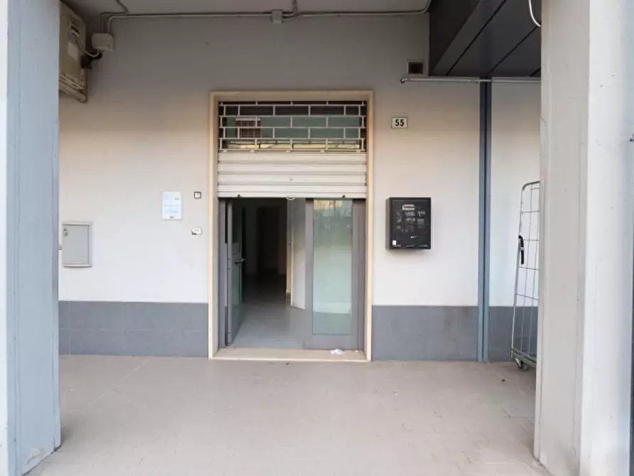 Immagine 3 di Negozio in vendita  in Via Francesco Palmegiani, 55 a Rieti