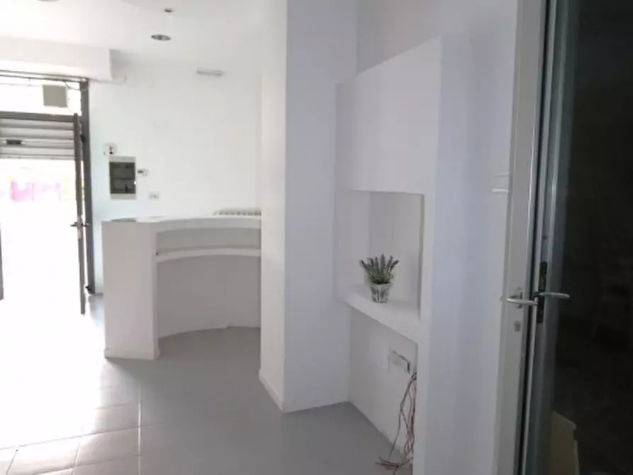 Immagine 8 di Negozio in vendita  in Via Francesco Palmegiani, 55 a Rieti