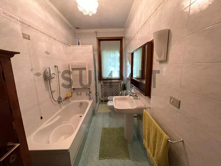 Immagine 7 di Villa in vendita  a Schio