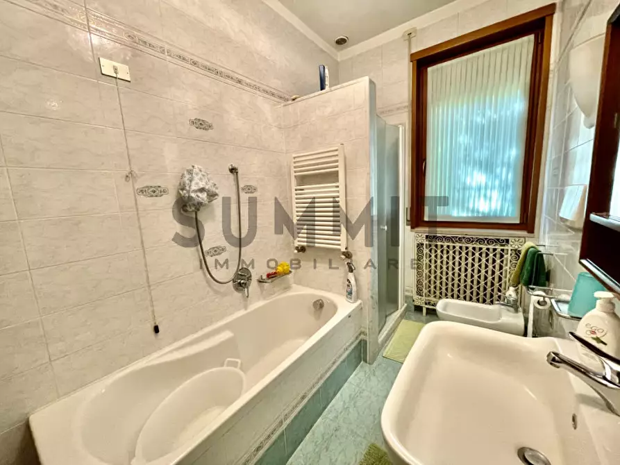 Immagine 8 di Villa in vendita  a Schio