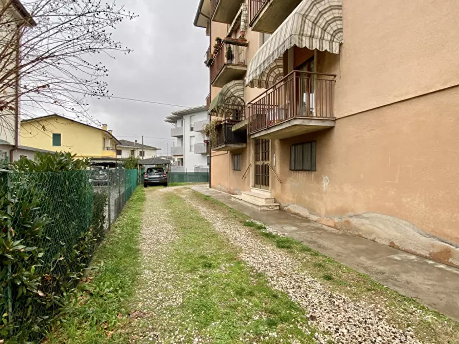 Immagine 27 di Appartamento in vendita  in Via Udine, 8 a Creazzo