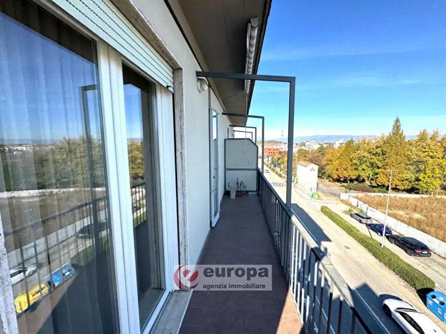 Immagine 9 di Appartamento in vendita  in Viale Crispi ,85 a Vicenza