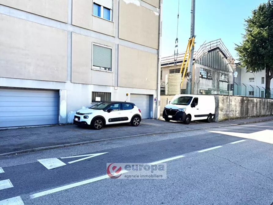 Immagine 26 di Appartamento in vendita  in Viale Crispi ,85 a Vicenza