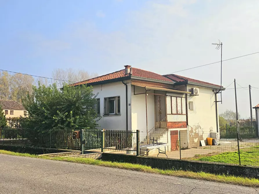 Immagine 1 di Casa indipendente in vendita  in VIA BOSCHETTE a Ospedaletto Euganeo