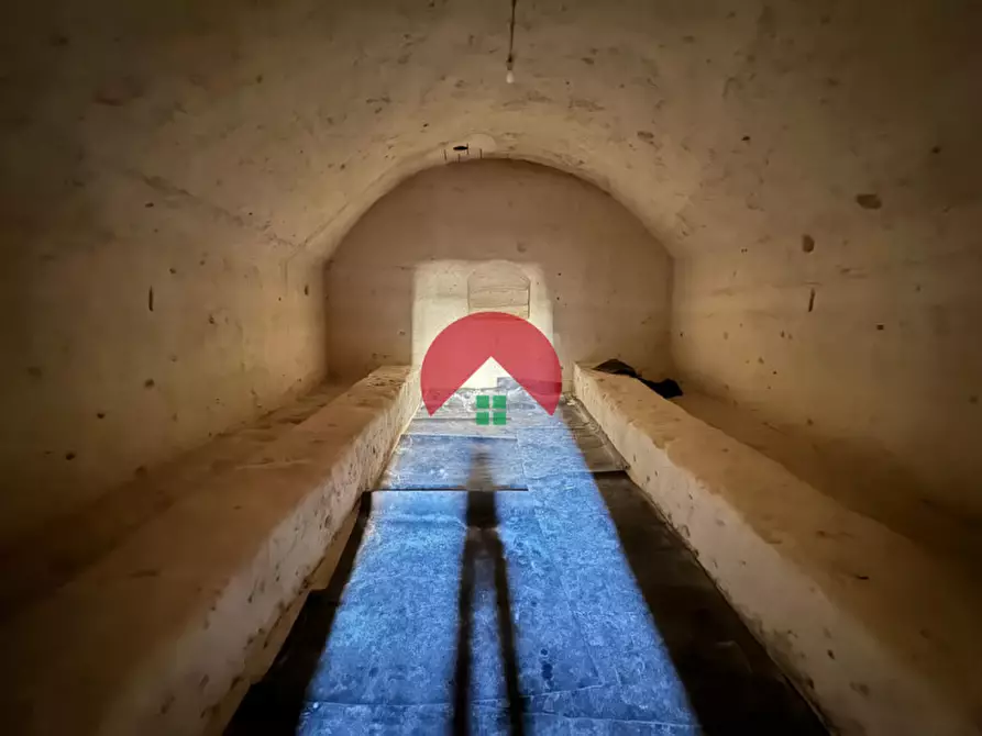 Immagine 12 di Attività commerciale in vendita  a Matera