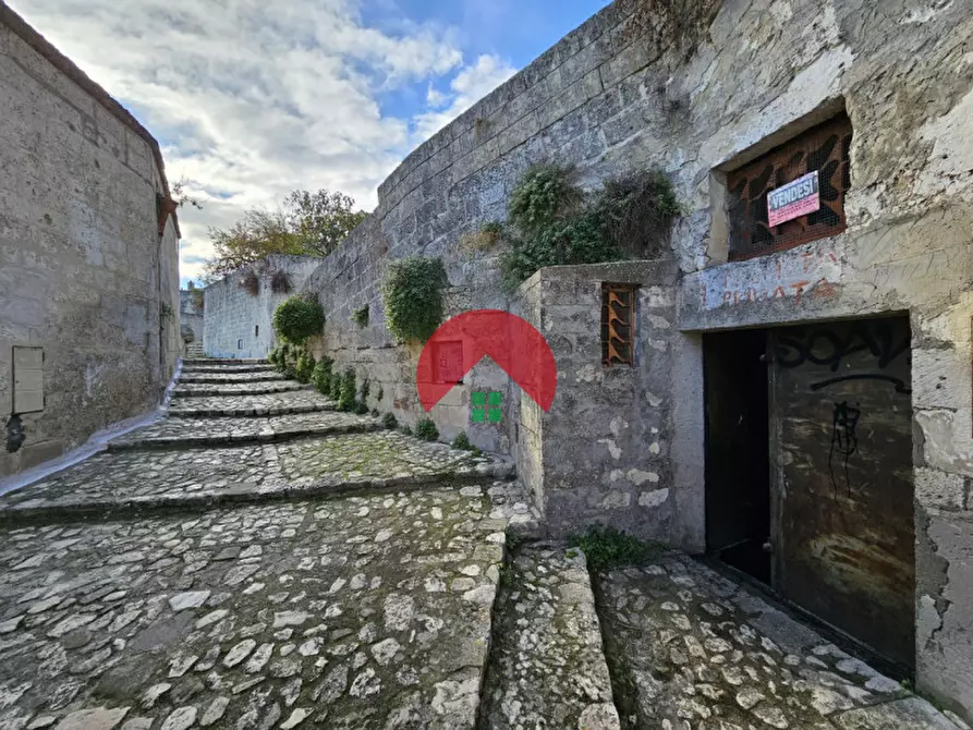Immagine 16 di Attività commerciale in vendita  a Matera