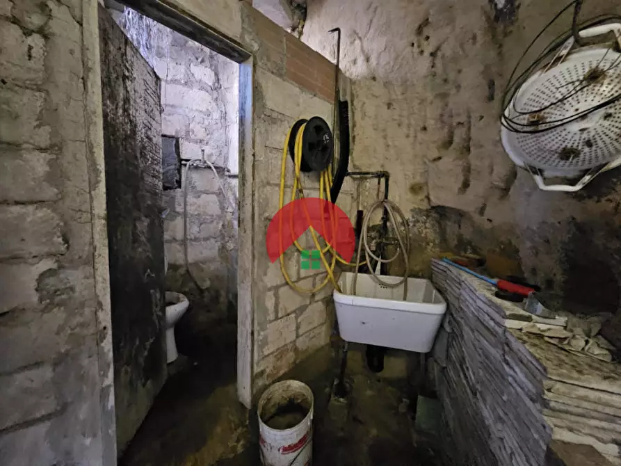 Immagine 17 di Attività commerciale in vendita  a Matera